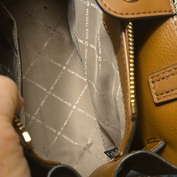 Michael Kors Satchel EUC - Picture 6 of 7